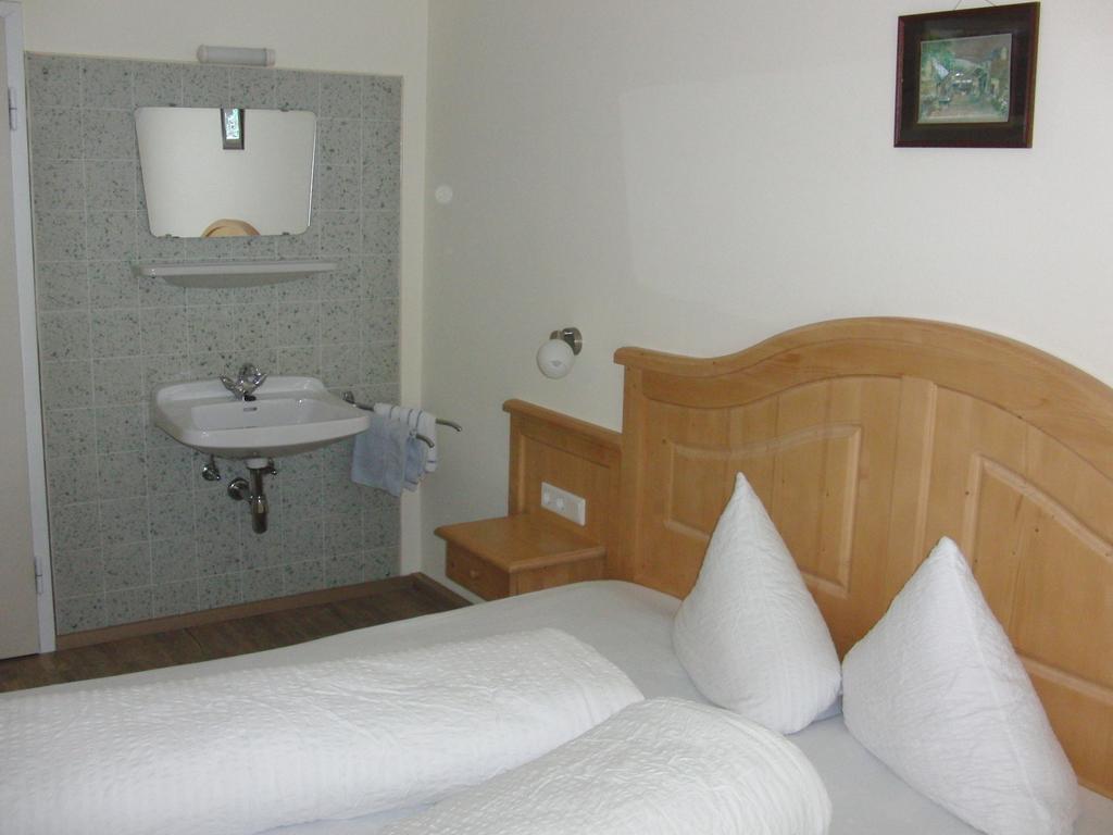 Gaestehaus Loithaler Fuegen Room photo