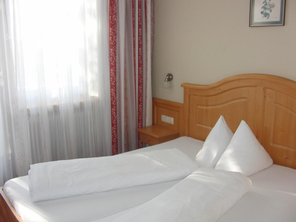 Gaestehaus Loithaler Fuegen Room photo